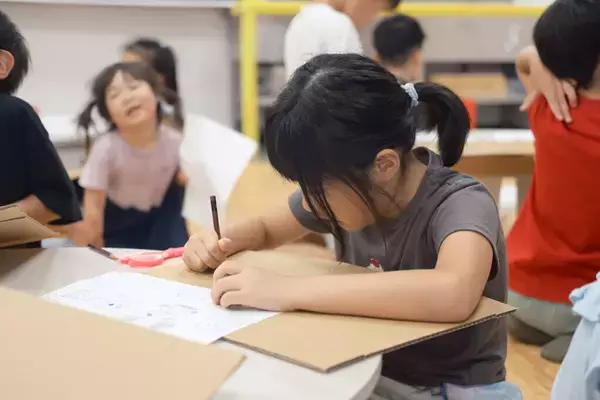 「武蔵野学芸専門学校高等課程が「夏のこども絵画教室」を実施 ― 生徒らが主体となって企画・運営、3日で満員御礼の地域に愛される体験型イベント」の画像