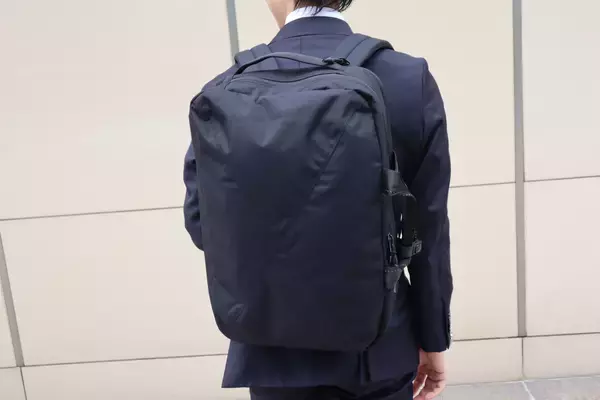 「世界的に有名な老舗ブランドが展開する「サムソナイト・レッド」に完全別注軽量コーデュラナイロンを採用した2WAYバックパックがスーツスクエアから発売」の画像