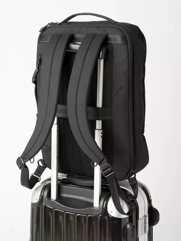 「世界的に有名な老舗ブランドが展開する「サムソナイト・レッド」に完全別注軽量コーデュラナイロンを採用した2WAYバックパックがスーツスクエアから発売」の画像