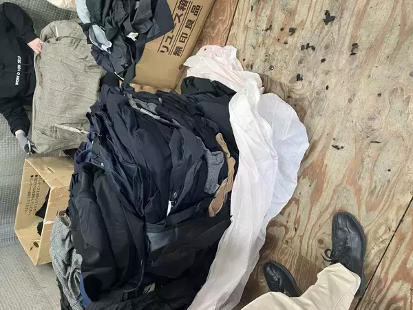 「終わらない服をつくろう。青山商事「WEAR SHiFT」プロジェクト回収したスーツのポリエステルを再利用した「ウエアシフトスーツ」を発売」の画像