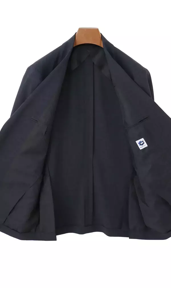 「終わらない服をつくろう。青山商事「WEAR SHiFT」プロジェクト回収したスーツのポリエステルを再利用した「ウエアシフトスーツ」を発売」の画像