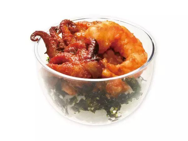 「くら寿司でうららかなひとときを今が旬の春色に染まる桜鯛や、希少なイクラが楽しめる「桜鯛といくら」フェア―4月17日（金）から期間・数量限定で開催―」の画像