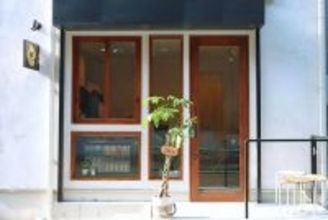 国士舘大学の南泰裕教授と学生らが地域住民の家屋をリノベーション、地域に開かれた「豪徳寺カフェ」としてオープン