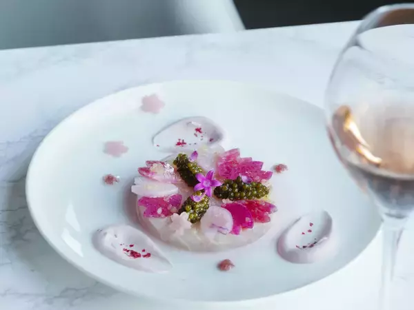 「【東京ミッドタウン】桜舞う東京ミッドタウンに、春を感じるグルメが勢ぞろい！「Spring Gourmet」本日からスタート」の画像