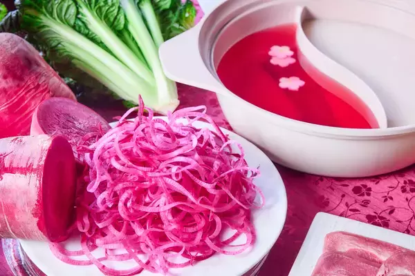 「【しゃぶしゃぶ温野菜 イベントレポート】累計120万食超！今年13年目の「梅しゃぶ」シリーズと新作「鶏白湯しゃぶ」が初春限定“紅白二彩鍋”として登場」の画像