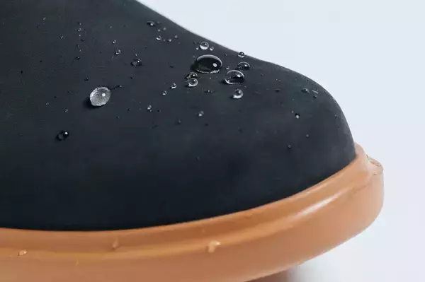 「本革で防水、それでいてこの価格。紳士になれる靴「gently®」から「ラク、に紳士になれる」ブーツタイプが登場」の画像