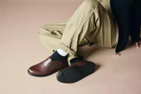 「本革で防水、それでいてこの価格。紳士になれる靴「gently®」から「ラク、に紳士になれる」ブーツタイプが登場」の画像