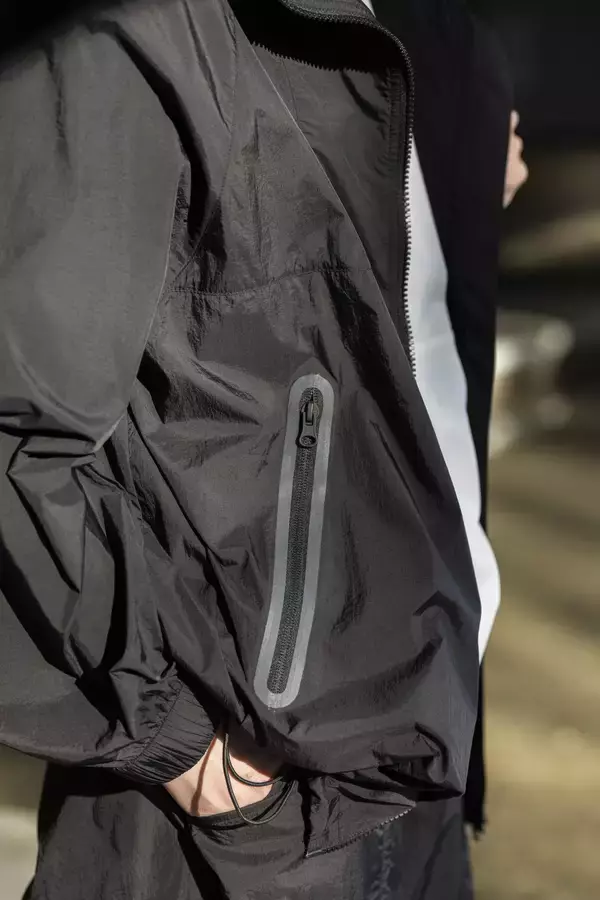 「ビジネスウエア専門店が提案する“大人ニュートラル”新たな装いのニーズに応える新ブランド「FLAT（フラット）」が誕生」の画像