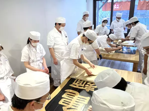 「トリドールHD、加古川市との地域活性化に関する包括連携協定の一環として「親子食育」や「地域婚活」をテーマにうどん教室開催」の画像