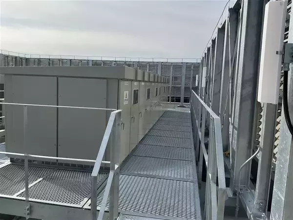 「新オフィス「アンサンブルセット」に“低身長型キュービクル”を設置」の画像