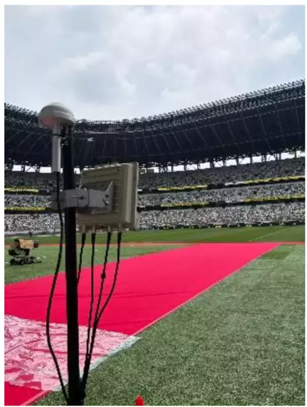 「ローカル5Gを活用した複数カメラの同時伝送をJリーグの試合生中継にて成功」の画像