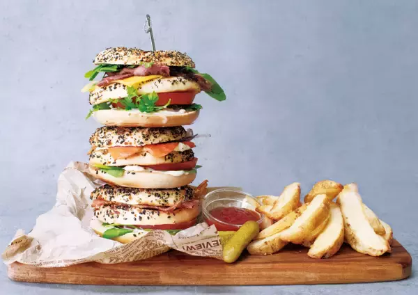 「「BAGEL & BAGEL（ベーグルアンドベーグル）りんくうプレミアム・アウトレット店」がリニューアルオープン!!ベーグルタワーなど店舗限定メニューも販売致します。」の画像