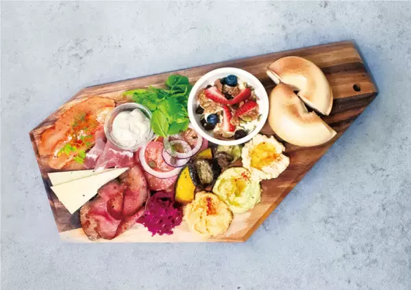 「「BAGEL & BAGEL（ベーグルアンドベーグル）りんくうプレミアム・アウトレット店」がリニューアルオープン!!ベーグルタワーなど店舗限定メニューも販売致します。」の画像