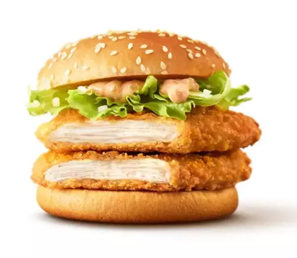 「夜マック®新TVCMシリーズマックも兄も「はしゃいでる」！？兄妹のユーモアある“かけあい”に注目！妻夫木聡さんと伊藤沙莉さんが兄妹役で共演！3月17日（火）から放映開始」の画像