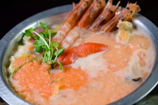 「ペッパーフードサービス　海鮮居酒屋「かいり」で、冷たい貝出汁ジュレで味わう海鮮鍋「海老の明太とろしゃぶ」を販売」の画像