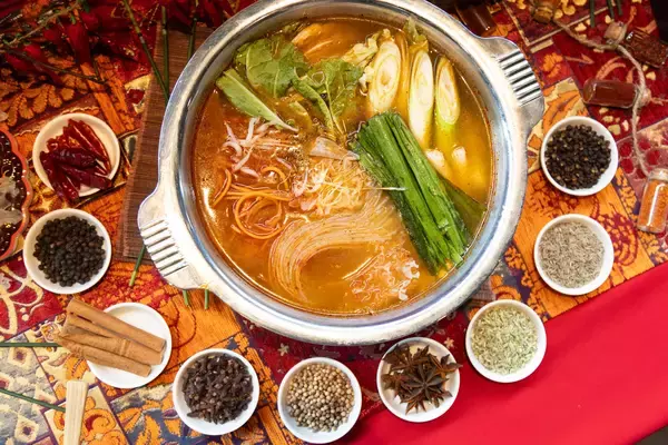 「【しゃぶしゃぶ温野菜：イベントレポート】最旬トレンド！9種の薬膳香る『旨辛 麻辣湯しゃぶ』＆九鬼「芳醇胡麻油」香る『鶏清湯 葱たんしゃぶ』」の画像