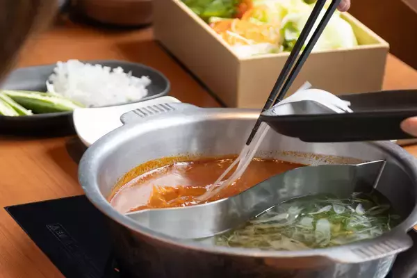 「【しゃぶしゃぶ温野菜：イベントレポート】最旬トレンド！9種の薬膳香る『旨辛 麻辣湯しゃぶ』＆九鬼「芳醇胡麻油」香る『鶏清湯 葱たんしゃぶ』」の画像