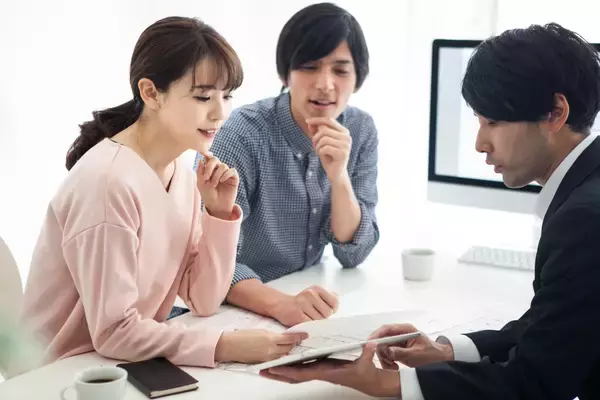 改正保険業法の各監督指針は保険代理店への信頼回復に好影響だが、「適切な比較推奨販売」を行わない代理店は潜在的な顧客流出リスクあり