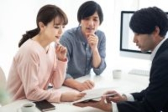 改正保険業法の各監督指針は保険代理店への信頼回復に好影響だが、「適切な比較推奨販売」を行わない代理店は潜在的な顧客流出リスクあり