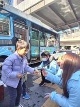 多摩大学が、多摩市の自動運転バスの社会的受容性調査および自動運転バス親子講座を実施