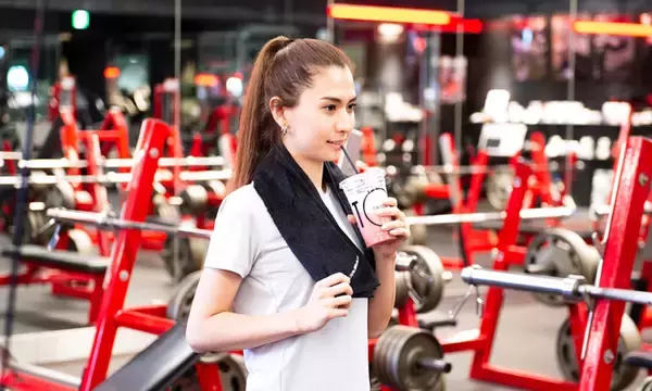 「パーソナル・トレーニングジム TOTAL WorkoutとニチレイフーズがコラボレーションしビタミンC 1000mg配合のパワー&ビタミンチャージドリンクを発売！！」の画像