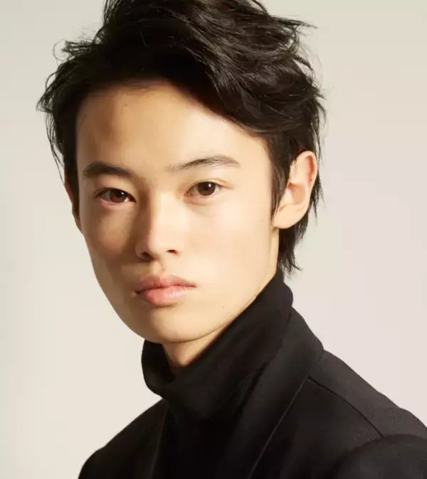 「時を超え窪塚洋介・愛流親子の再現写真が新ビジュアルに　スーツスクエアの成人式応援キャンペーン9月22日よりスタート」の画像