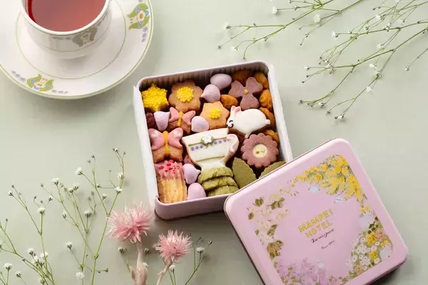 「【万平ホテル】小動物と春の草花が彩る、”花柄メニュー”のクッキー缶第3弾「万平ホテルフラワークッキー缶・春」を発売」の画像