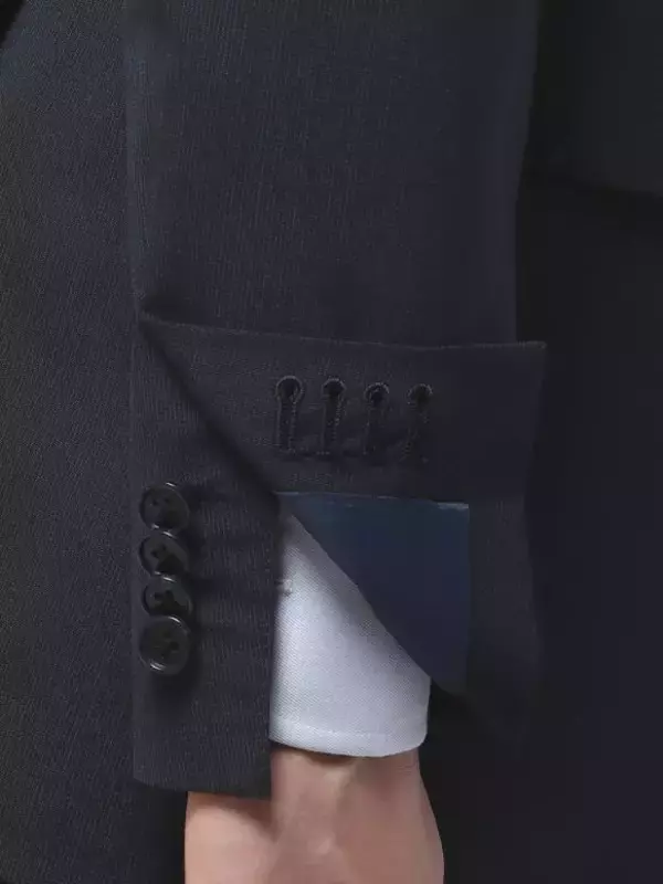 「猛暑対策に最適！快適な着心地を実現した最新モデル「冷たいスーツ」がアップデートして登場」の画像