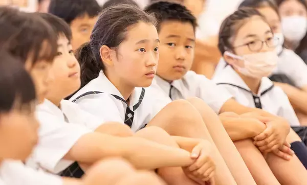 「【東京農業大学稲花小学校】7/11（火）、ノーベル平和賞受賞者のムハマド・ユヌス博士を囲んで特別授業を実施」の画像