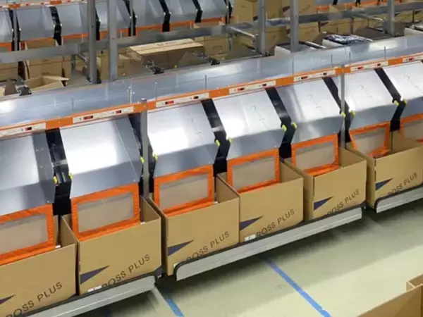 「物流2026年問題　荷待ち時間の短縮・属人化の解消を目指す アパレル業界初の小型仕分けロボット「SOTR-S」導入開始」の画像