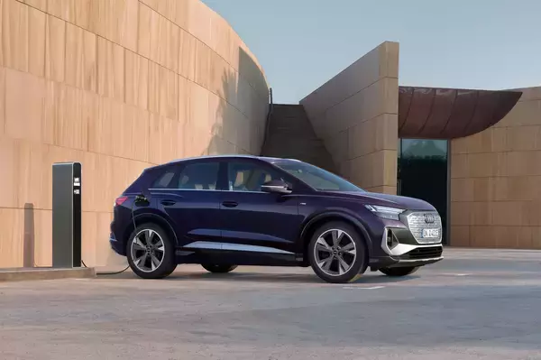 「Audi Q4 45 e-tron / Q4 Sportback 45 e-tronを発表　一充電走行距離613kmを実現」の画像
