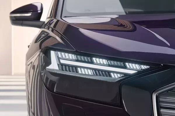 「Audi Q4 45 e-tron / Q4 Sportback 45 e-tronを発表　一充電走行距離613kmを実現」の画像