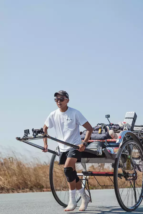 「アメリカンシーフードレストラン「ババ・ガンプ・シュリンプ」世界を人力車で旅する「ガンプ鈴木」氏とのコラボイベントを開催」の画像