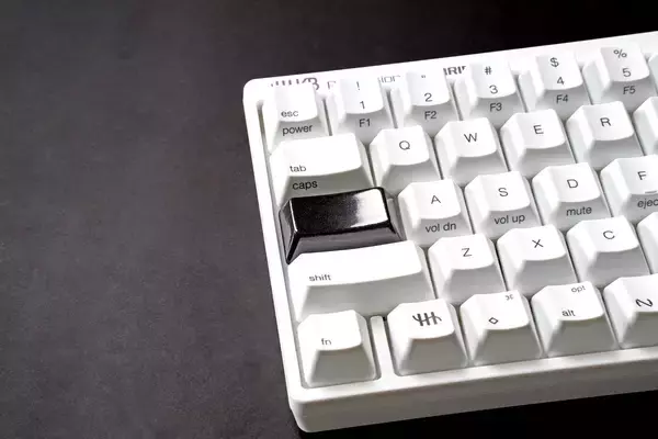 「＜輪島塗×HHKB＞伝統工芸とIT技術が融合した「HHKB漆塗キートップ」を発売開始」の画像