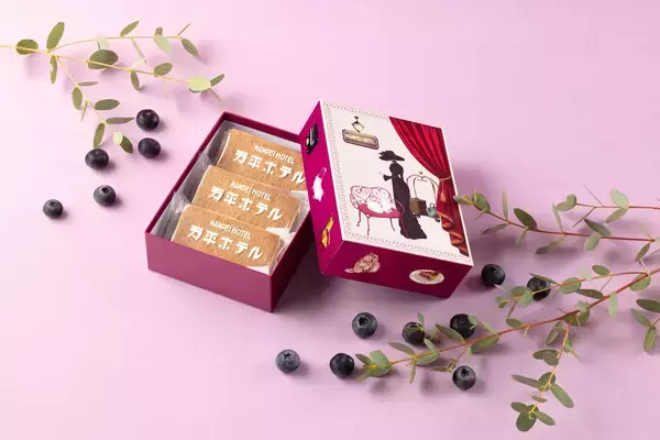 「【万平ホテル】「万平ホテルの物語を味わうクッキーサンド」シリーズ1作目　「カシス＆ブルーベリーサンド」を発売」の画像