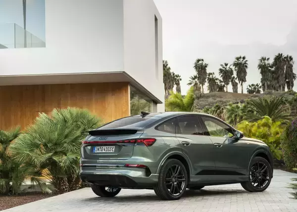 「Audi Q4 e-tron：アウディの電気自動車ベストセラーがアップグレード」の画像
