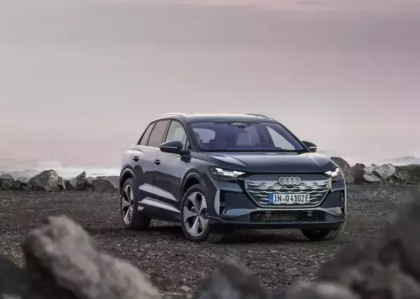 「Audi Q4 e-tron：アウディの電気自動車ベストセラーがアップグレード」の画像