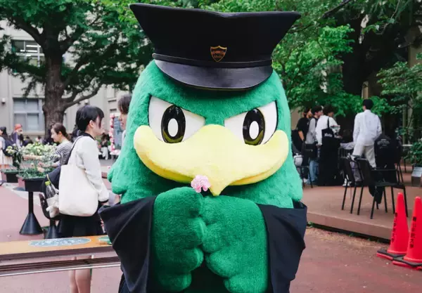 「【青山学院大学】静岡県河津町と連携した「カーネーション企画2026」で、青山・相模原キャンパスに約1,000本のカーネーションを設置 ～「母の日」を初めて日本に紹介し定着させた青山学院～」の画像