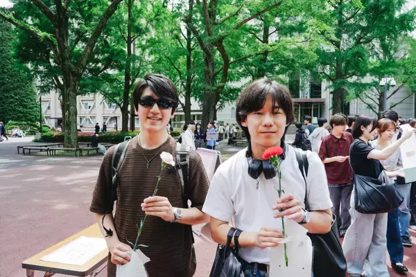 「【青山学院大学】静岡県河津町と連携した「カーネーション企画2026」で、青山・相模原キャンパスに約1,000本のカーネーションを設置 ～「母の日」を初めて日本に紹介し定着させた青山学院～」の画像
