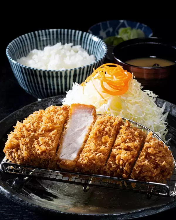 「【とんかつ神楽坂さくら】圧巻の存在感を放つ「皇帝海老」降臨。～年末年始にふさわしい、格別のご褒美を～」の画像