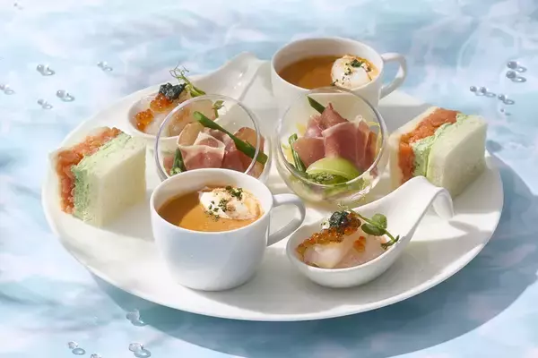 「【東京マリオットホテル】グリーン×オレンジの初夏色に心ときめく 契約農園から直送の2種のメロンをエレガントなスイーツで堪能「MELONyque(メロニック) Afternoon Tea」を発売」の画像