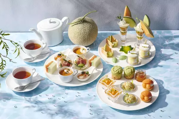 「【東京マリオットホテル】グリーン×オレンジの初夏色に心ときめく 契約農園から直送の2種のメロンをエレガントなスイーツで堪能「MELONyque(メロニック) Afternoon Tea」を発売」の画像