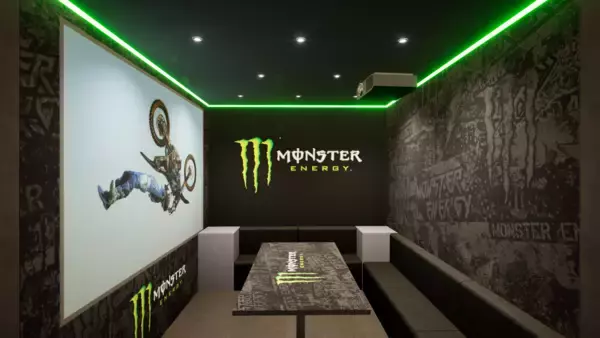 「ビッグエコー×モンスターエナジー　東京・名古屋・大阪の3店舗で5月28日よりコラボ企画を実施」の画像