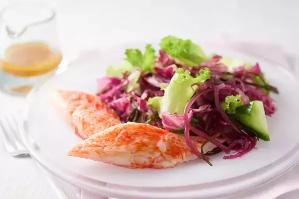 「「RF1」×紀文「The SURIMI」食卓華やぐコラボメニュー　「The SURIMI」の風味・食感を引き立てたサラダとフリット　3月19日より期間限定販売」の画像