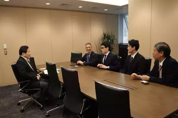 「【帝京平成大学】経営学科の学生チームが「第21回日銀グランプリ」で優秀賞・審査員長賞を受賞　酒井中野区長を表敬訪問」の画像