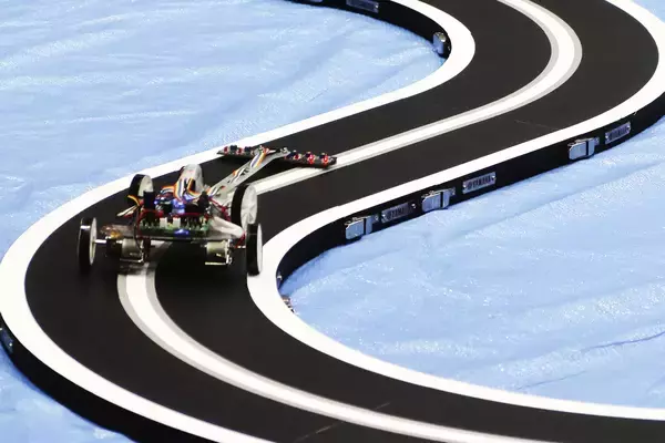 「【ニュースレター】高校生ロボット競技、公式コースを当社技能者たちが製作」の画像