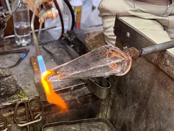 「世界初⁉写真映えをキープしながら、食品ロスを減らすパフェ「まっぷたつ？パフェ」を２店舗限定で発売！」の画像