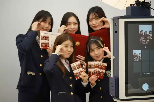 卒業式で“体験する記念品”を在学生がプレゼント！ SNSに写真をアップすること以上の思い出づくりを産学連携プロジェクトで実現