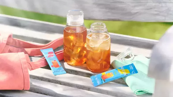 「コーヒーの常識を覆す、フルーツ香る“新感覚”リフレッシュドリンク「ネスカフェ クーラー」、2026年3月1日(日)新発売」の画像