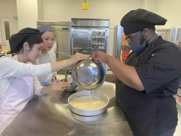 「3/2 日米の学生・生徒が「食」を通じて交流　相模女子大学でザマ・ミドル・ハイスクールとの文化・教育交流事業（第2回）を実施」の画像